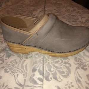 Dansko Milled Nubuck - Taupe